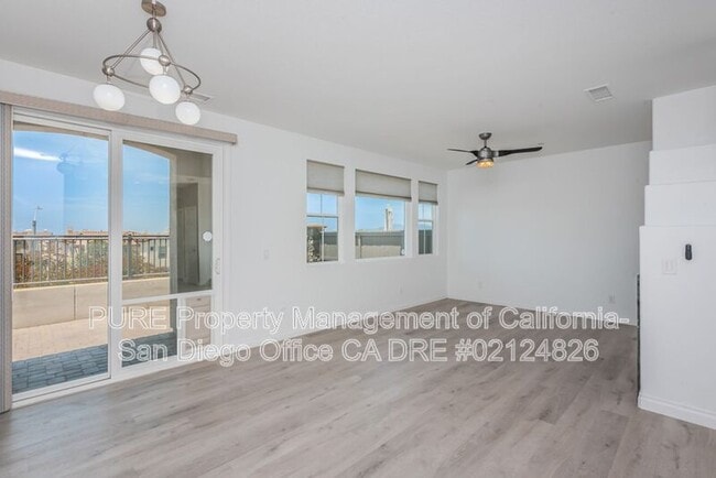 Photo - 932 Bolex Way