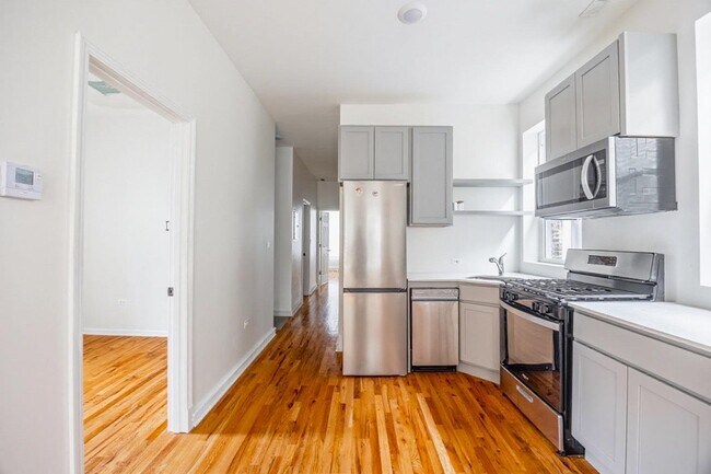 Building Photo - 1638 W 18th Pl