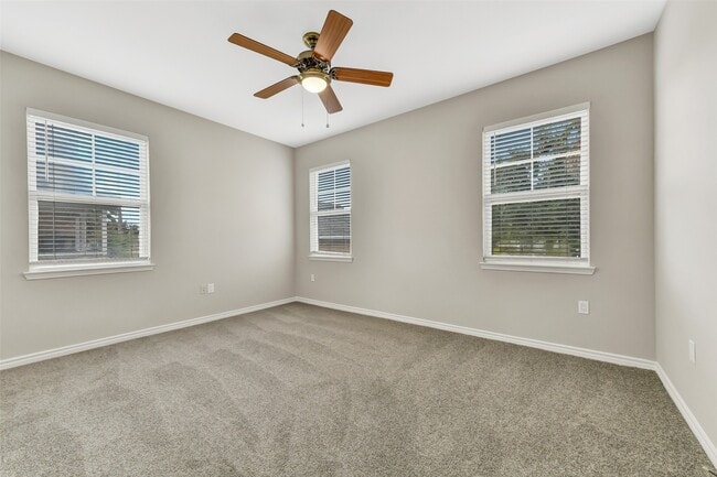 Photo - 4418 N Live Oaks Cir