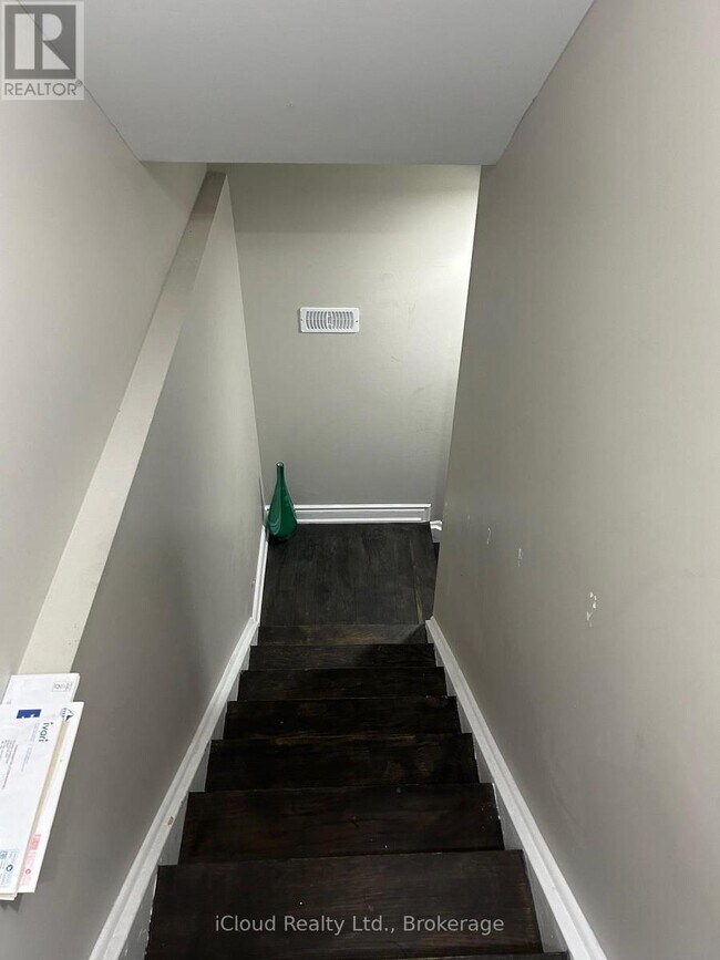 Photo - 1295 Rose Way