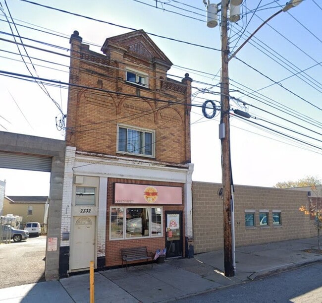 Building Photo - 2332 Arlington Ave Unit 2nd Floor