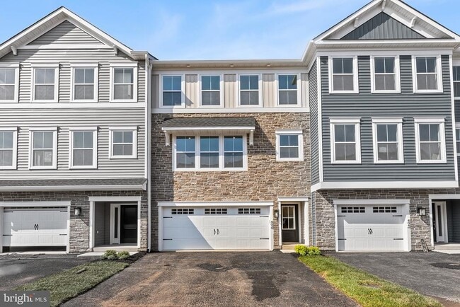Photo - 402 SADIE Ave Townhome
