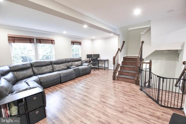 Photo - 109 Shirley Square SE