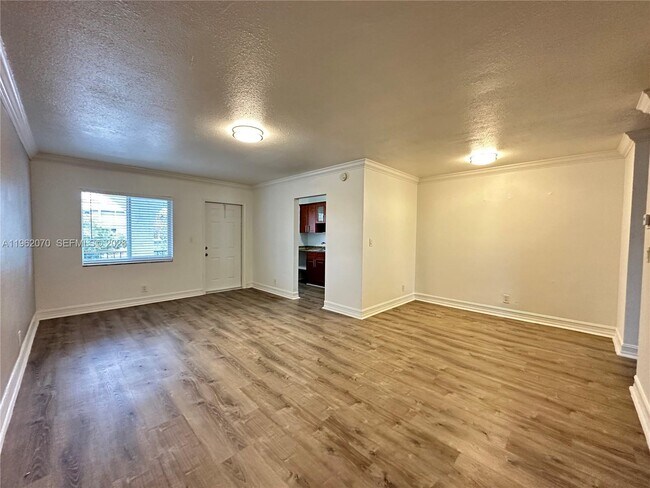 Photo - 1400 NE 56th St Unidad 310