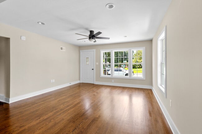 Photo - 2628 Linden Pl