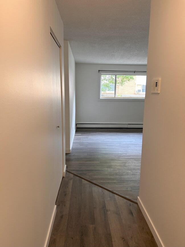 Building Photo - 727 5th Ave N Unit 3