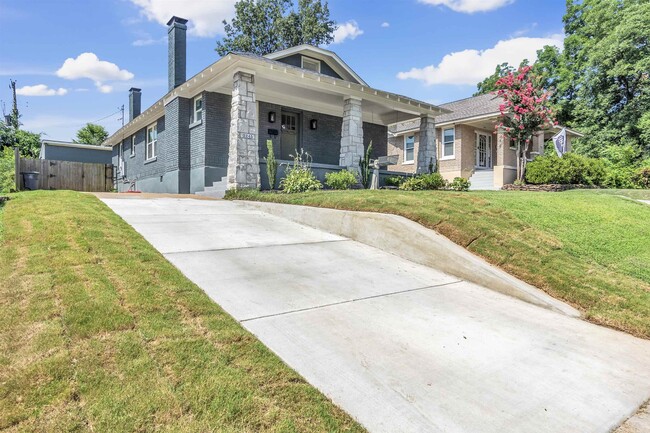 Photo - 2245 Monroe Ave