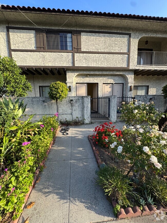 Building Photo - 500 Ivy St Rental