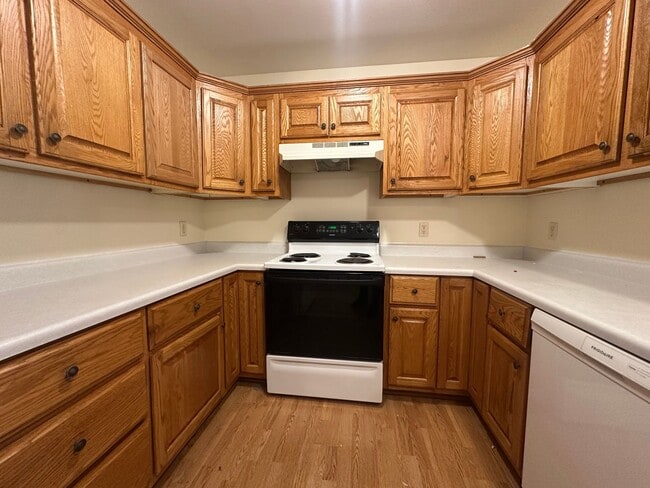 Photo - 315-317 N Watertown St Unidad 317