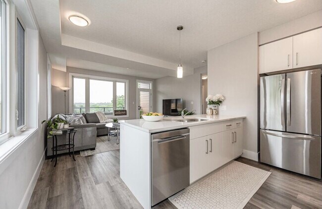 Photo - 54 Bridge St W