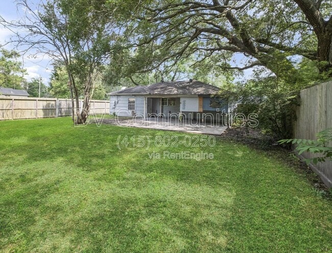 Photo - 1521 W Blum St