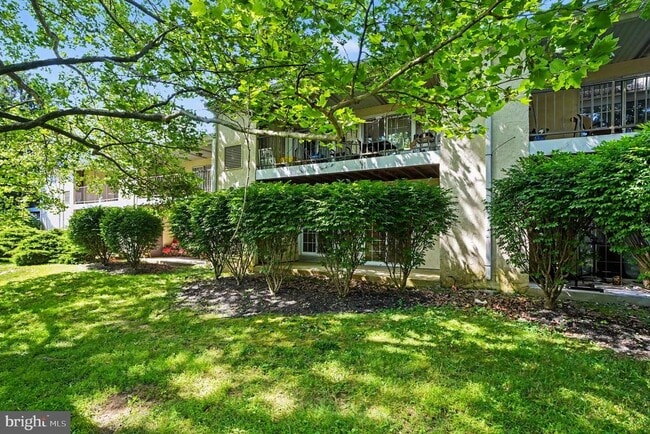 Building Photo - 205 Valley Stream Ln Unit 205