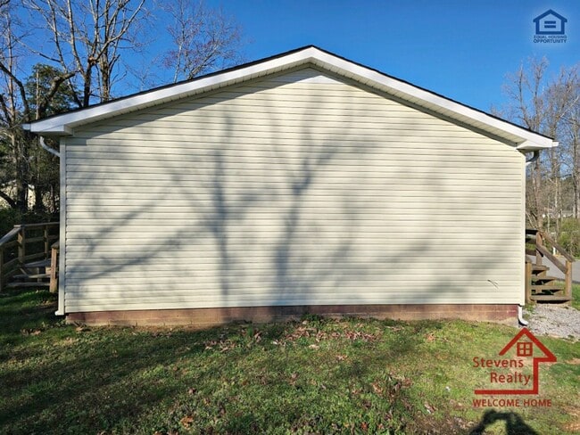 Photo - 210 Holly Berry Ln
