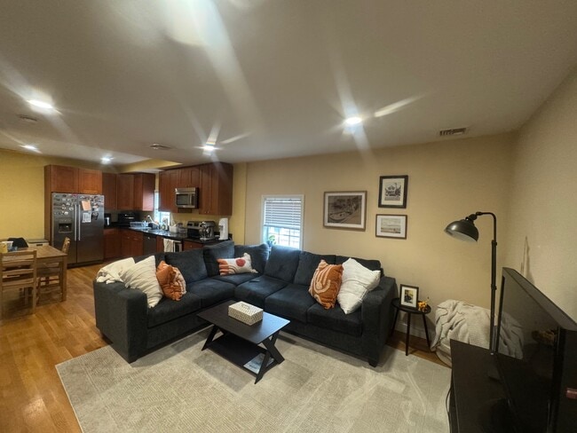 Photo - 33 Belmont St Unit 3