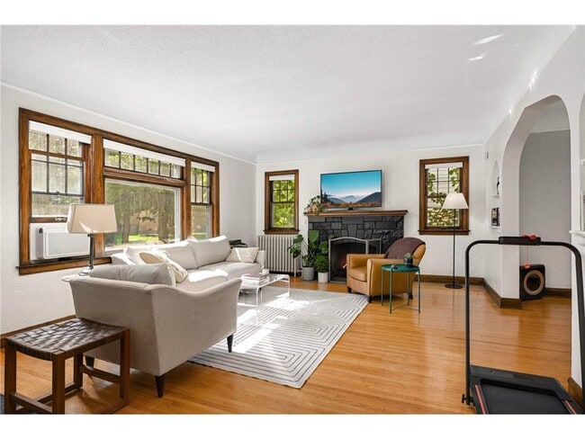 Photo - 4304 Beard Ave S