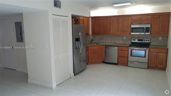 Building Photo - 10142 SW 77th Ct Rental