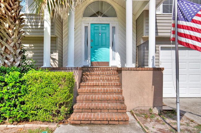 Photo - 111 Teakwood Dr