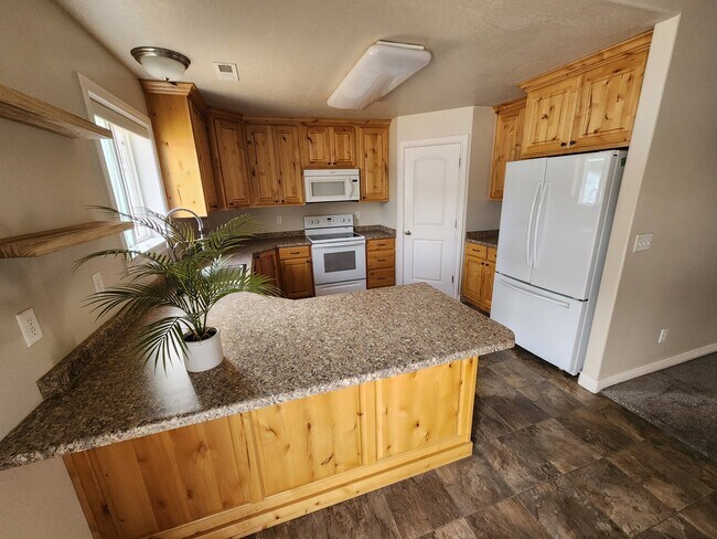 Photo - 294 LeAnn Way