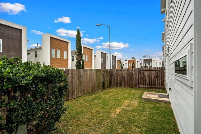 Photo - 5511 Paraiso Pl