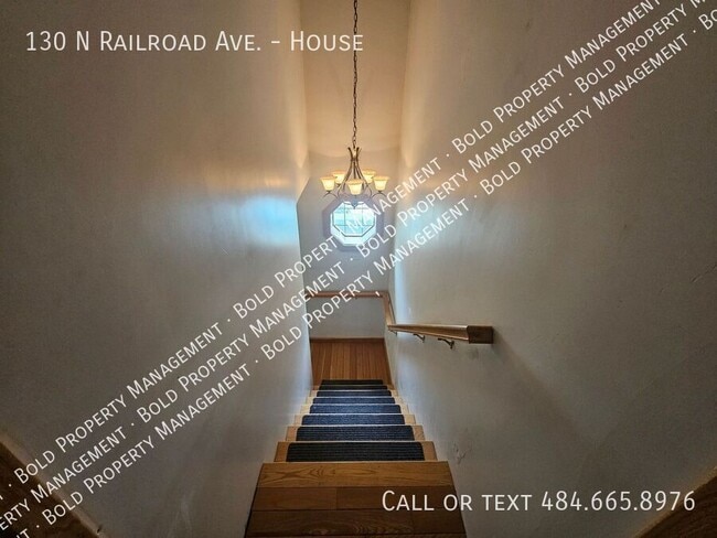 Photo - 130 N Railroad St Unidad House