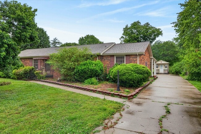 Photo - 2 Bedroom Dog Friendly Home For Rent With Large Bonus Room!