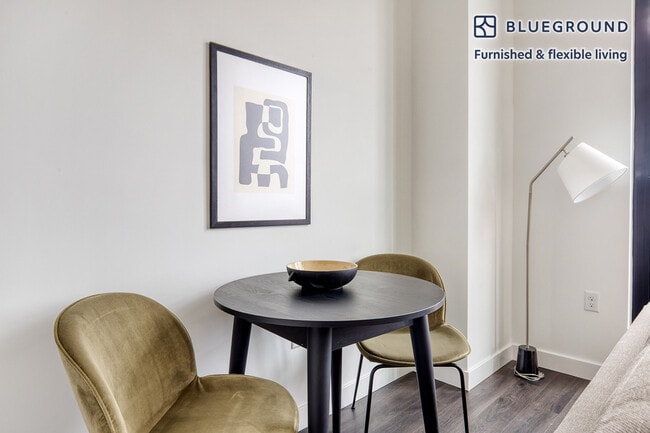 Photo - 550 Morse St NE Unidad SI FL10-ID636