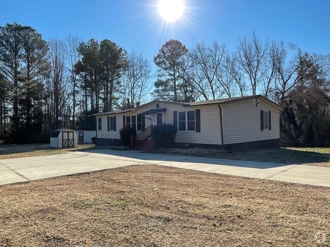 Building Photo - 3 Bedroom/2 Bathroom Home Near I-85 & Hwy 58