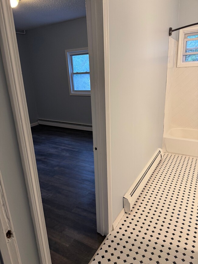 821 Potters Ave Unit 1 floor