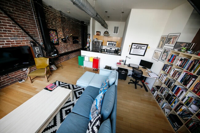 Building Photo - T and E Apartments