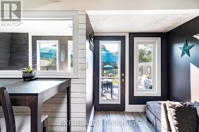 Photo - 27 Sunnidale Rd S