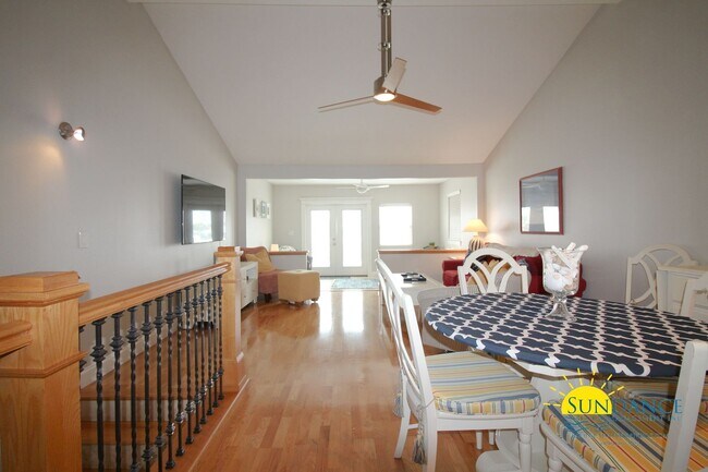 Photo - Breathtaking 3 Bedroom Waterfront home on ...