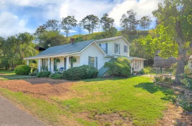 10 minutes to VT Campus - 5163 Whitethorne Rd