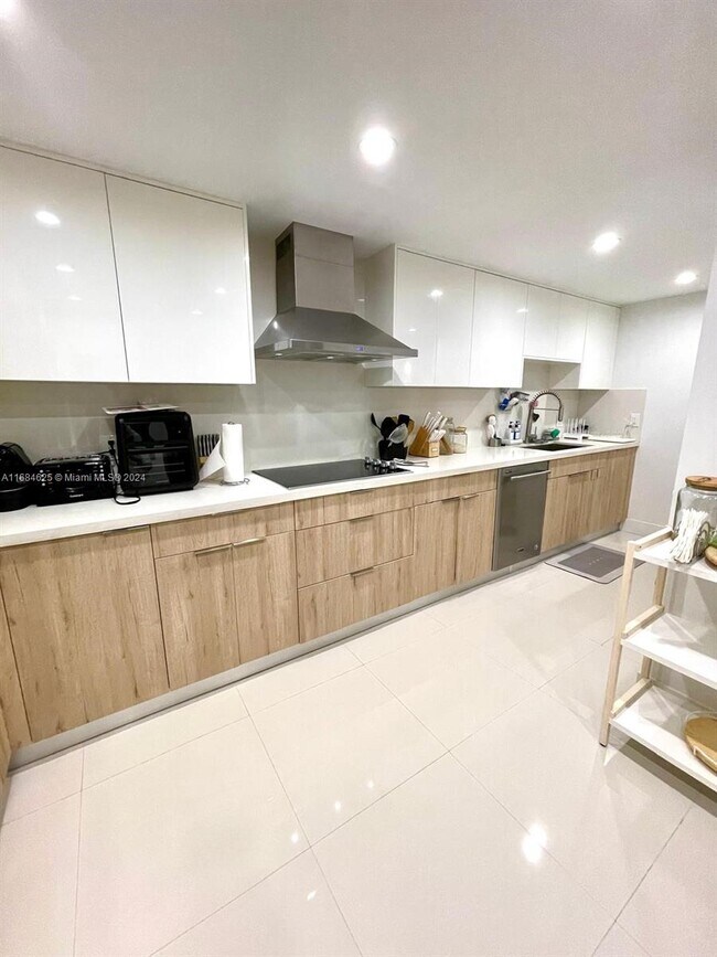 Photo - 9801 Collins Ave Unit 5X