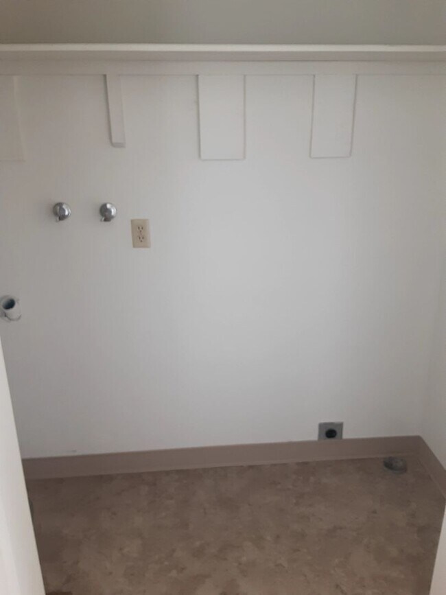 Photo - Griffith-PM-019-0060-1049-1051 Unit 1049