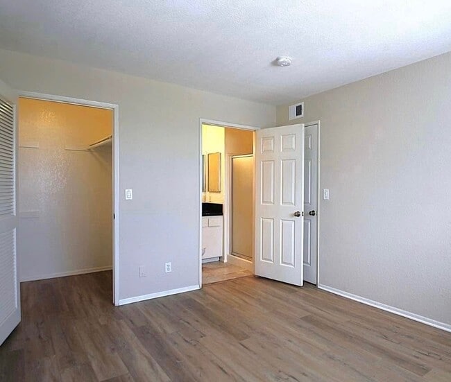 Photo - 15040 Moorpark St