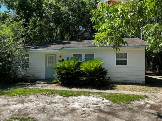 Building Photo - 2bed/1bath house!