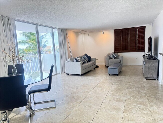 Photo - 5838 Collins Ave Unit 2A