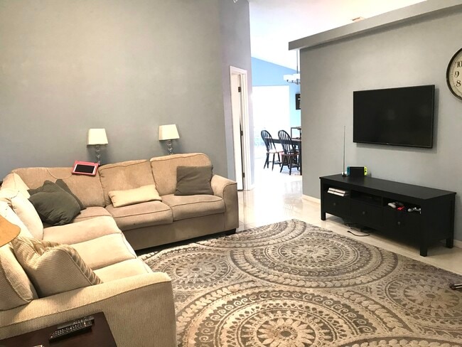 Photo - 499 Lancers Dr