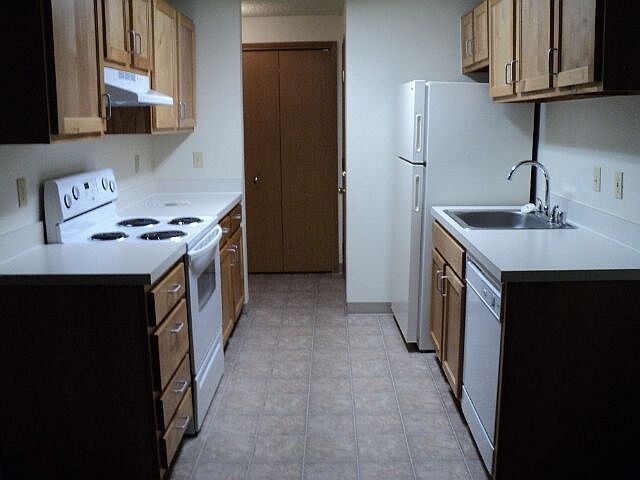 Kitchen - Royal Green Apartments