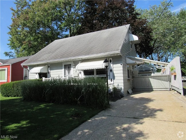 Building Photo - 934 Nevin St Rental