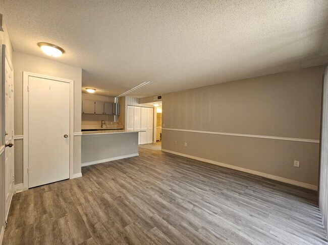9481 Highland Oak Dr