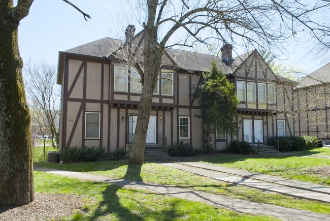 Castlewood Apartments - Castlewood Apartments