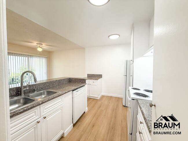 Photo - 5252 Hermitage Ave Unidad 5