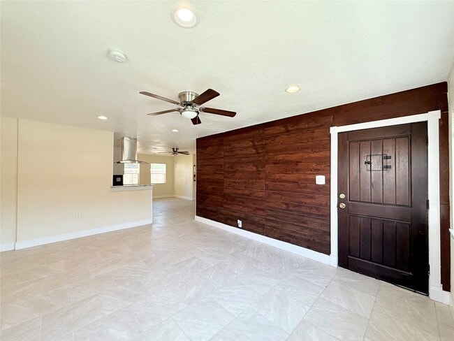 Photo - 207 Tidwell Rd