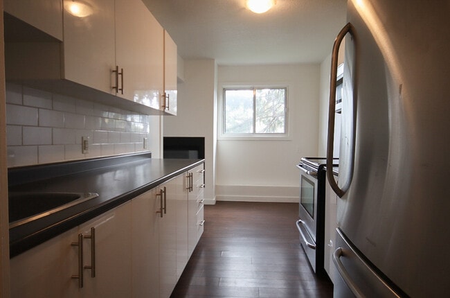 Photo - 475-477 Lancaster St W Unit 25