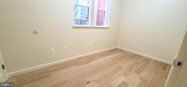 Photo - 1219 W Silver St Unit 1