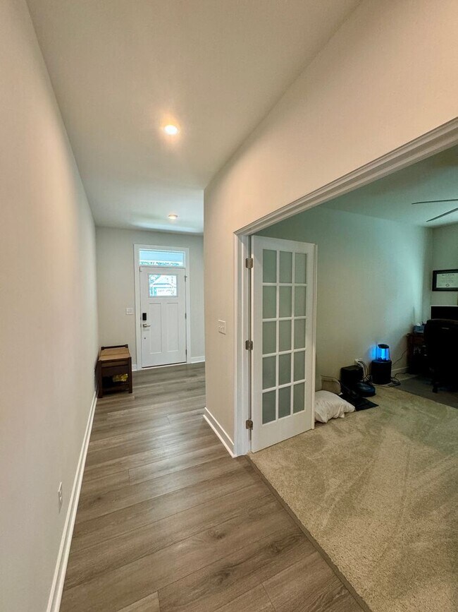 Beautiful, 3BR/3BA, Ranch with Bonus Room Rental House Rental in