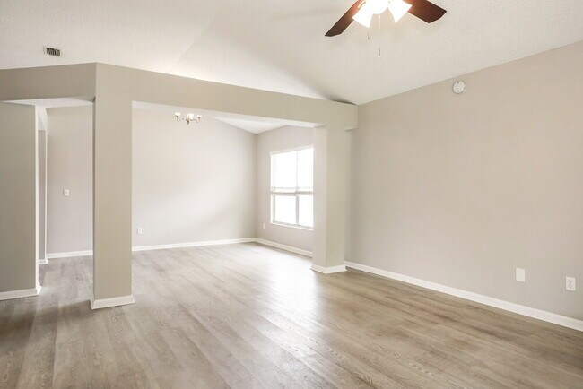 Photo - 2066 Tanager Dr