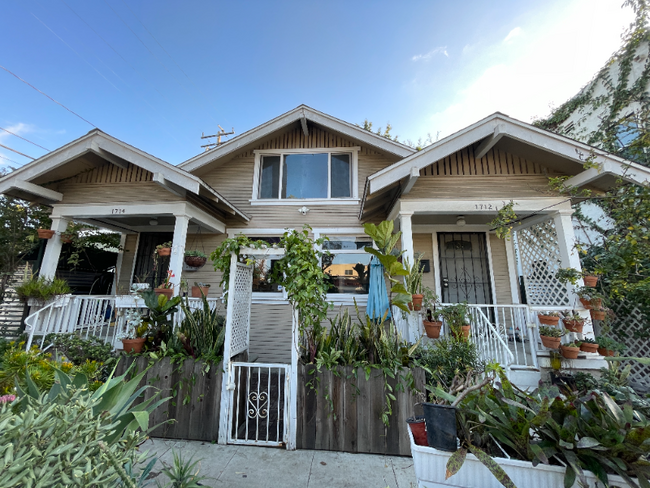 Photo - 1712 E 8th St Apartamento Unidad 1712