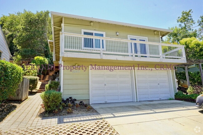Building Photo - Sun Valley Duplex with Garage and Great La... Unit A Rental
